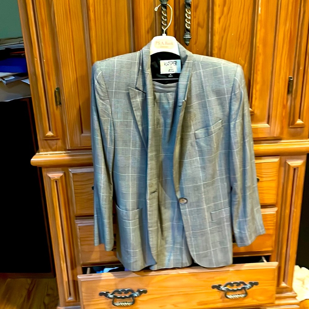 Stunning work suit.  Sophisticated and professional, yet fun & stylish